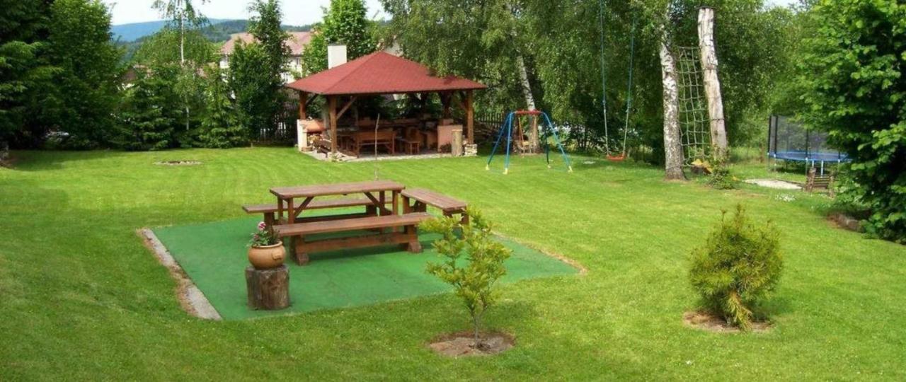 Apartmanovy Dum Obecna Skola Svetlik Dış mekan fotoğraf